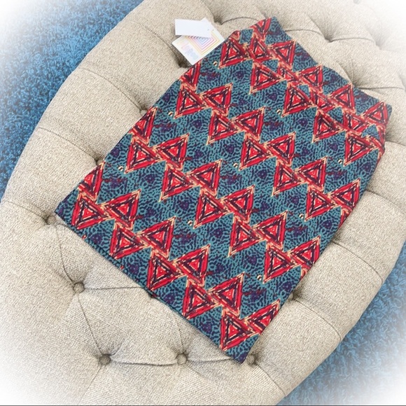 💕Beautiful NWT Lularoe Cassie pencil skirt💕 - Picture 4 of 10